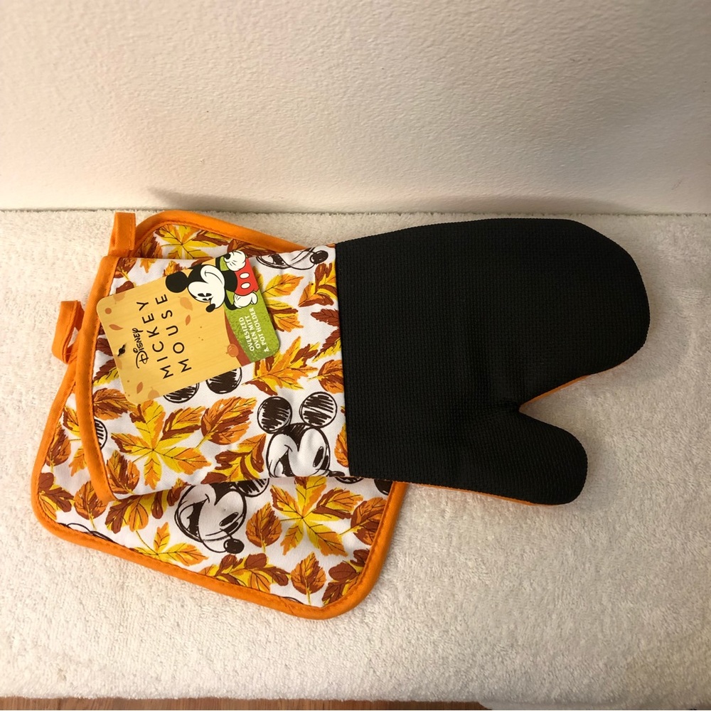 New set of 2 Disney Mickey Mouse Fall Thanksgiving potholder for kitchen set